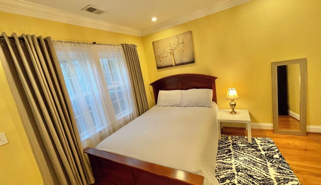 Cozy 1BR with Full Bath & Your Own Entrance, and convenient parking