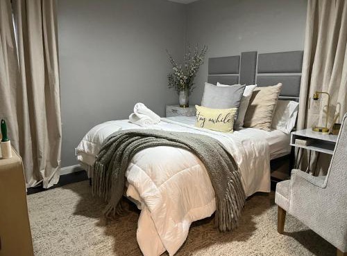 Cozy, 1st floor apartment 2bdrms Plus Semi Private room with Futon Pets with fee Family Friendly Close to Everything