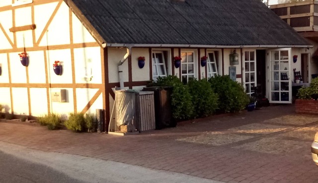 Cozy 1st floor flat with own entrance. 150 m. to the harbor & beach. Wi-fi