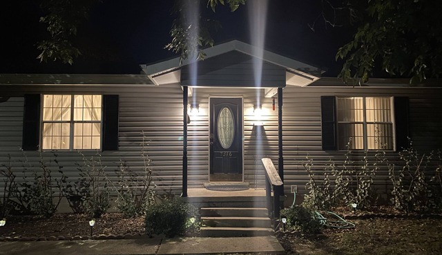 Cozy 2/1 Across from Caney Boat Ramp RV/Boat Parking