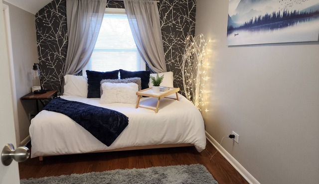 Cozy 2 bd/1ba upper apt -Free WIFI, parking -1mi to Geneva 3rd & Chicago Metra