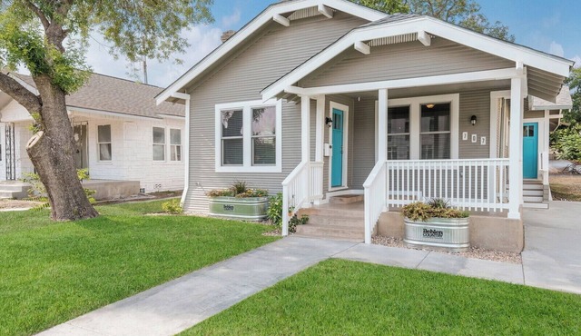 Cozy 2 bd/2ba House - Riverwalk Alamodome Freeman Airport all w/i 8-15 min