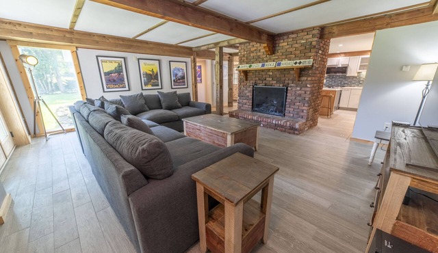 Cozy 2 Bdr Apartment Minutes to Mt Snow!