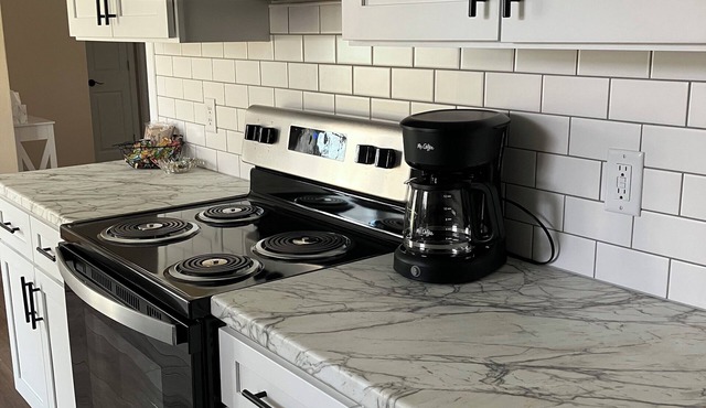 Cozy 2 BDR Guest house; Quiet get away!