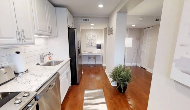 Cozy 2 Bdrm/1 Bath Condo near Eden Park