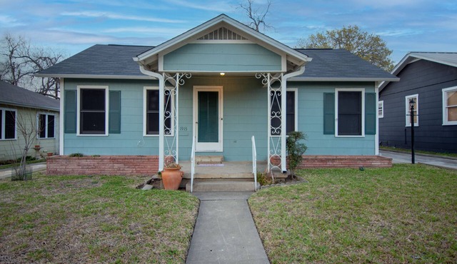 Cozy 2 Bdrm/1 Bath/Pet Friendly Home Close To Downtown.