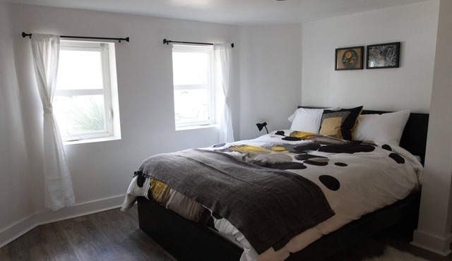 Cozy 2 bdrm apt, walk to literally everything!