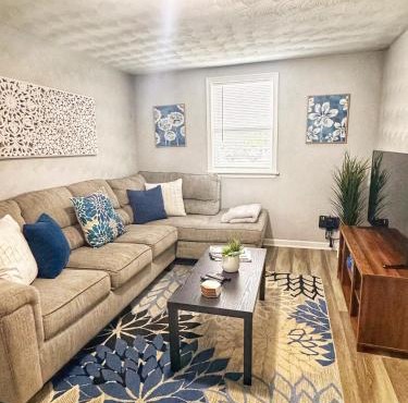 Cozy 2 Bdrm Cottage King bed