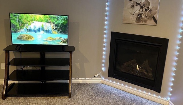 Cozy 2 Bdrm, Lounge w/fpl, Kitchenette, TV, Wi-Fi