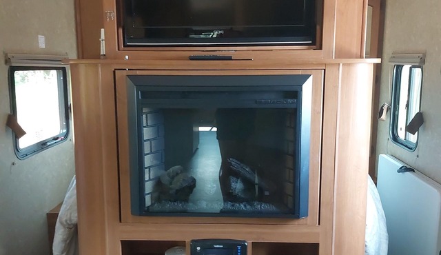 Cozy 2-bedroom RV with Private Sandy Beach on the Sturgeon Bay!