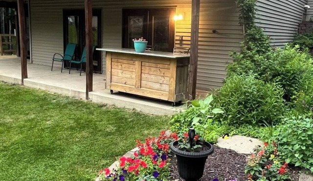 Cozy 2-bed, 1 bath Retreat in Elkhorn, WI close to Lauderdale Lakes