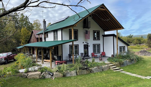 Cozy 2 bed 2 bath apt. with porch, peaceful Riverfront in the NW Catskill area