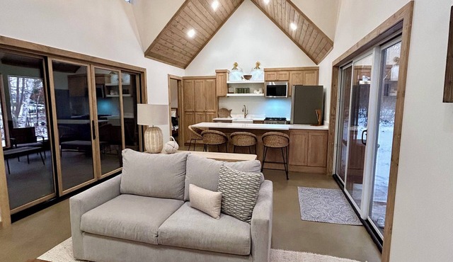 Cozy 2 bed/2 bath lakeside retreat w/3 season porch & firepit. Close to Nisswa