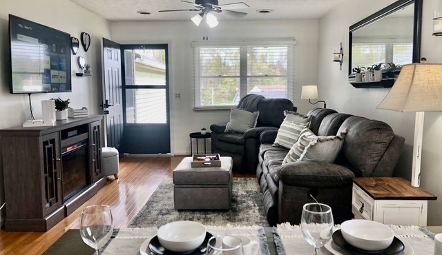 Cozy 2 Bed 2 Bath minute from Va Creeper Trail Bristol Speedway Hard Rock