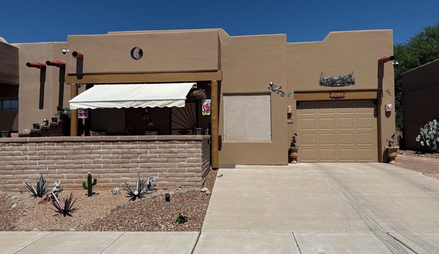 Cozy 2 bed 2 bath Santa Fe style, 55+ Senior Community Green Valley town home.