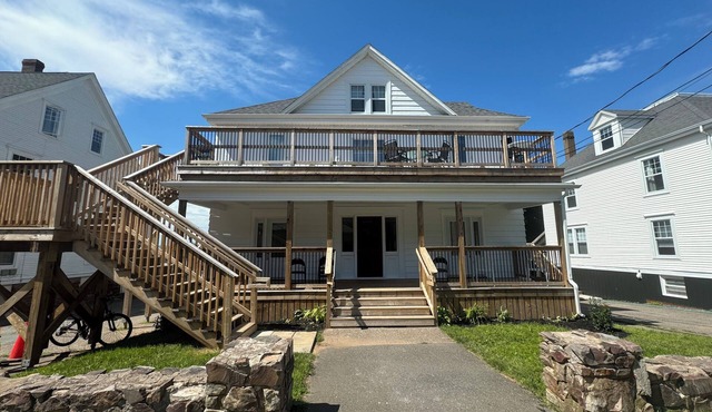 Cozy 2-Bed Apartment in Town