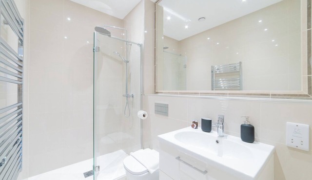 Cozy 2-Bed Apartment in Wimbledon Village| Sleeps6 | Ideal for Business & Family