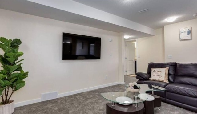 *Cozy* 2 bed Enroute to Banff