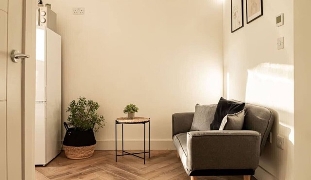 Cozy 2-Bed Flat in Wroxton near Abbey Gardens