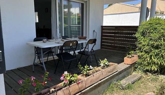 Cozy 2-Bedroom Apartment with Terrace & Garden - Near Town Center & Supermarket