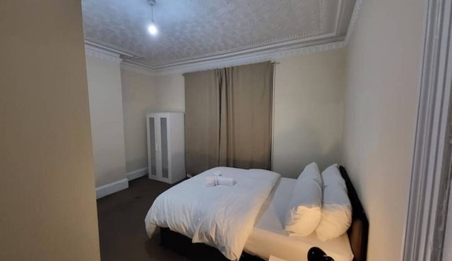 Cozy 2 Bedroom Flat | Both rooms are ensuite