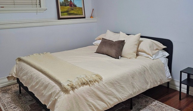 Cozy 2 Bed Guesthouse in Vibrant Marda Loop