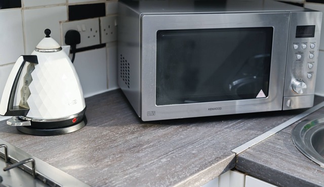 Cozy 2-bed house close to Morley Town Centre