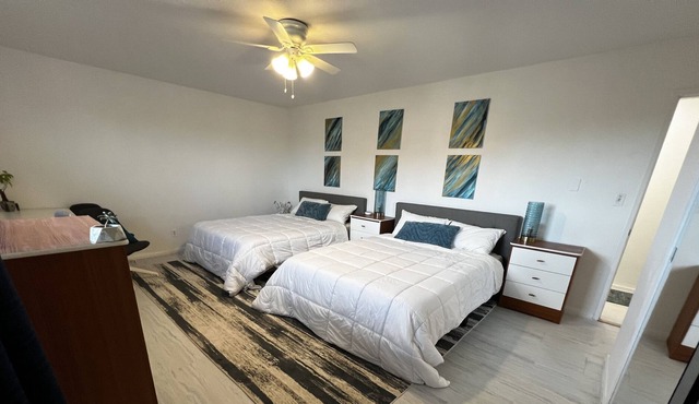 Cozy 2 bed one bath close to beach, LAX and LA