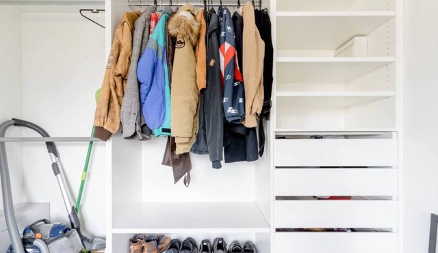 Cozy 2-bed property for 4 guests. Amenities, spacious living, prime location.