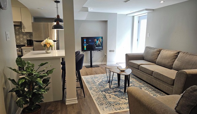 Cozy 2 Bed Rooms Apartment in Prime Location!