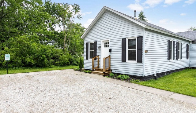 Cozy 2 bed - Steps to Journeyman - Pets OK - Fast Wi-Fi