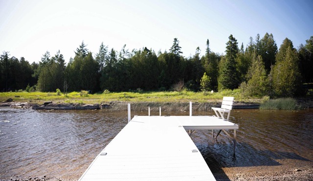 Cozy 2‑Bed Waterfront Cabin | Near Bruce Peninsula