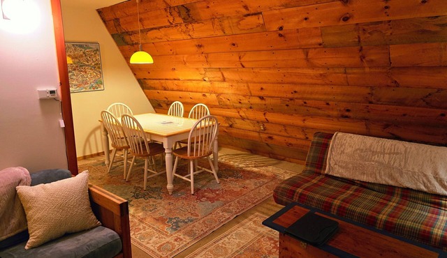 Cozy 2-bedroom chalet in lovely Carrabassett Valley