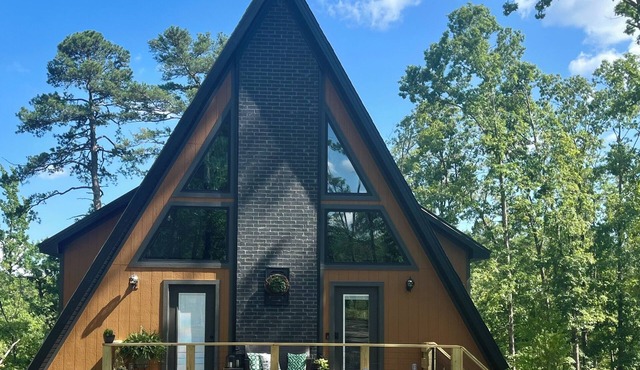 Cozy 2-bedroom A-Frame Cabin in charming Hot Springs Village