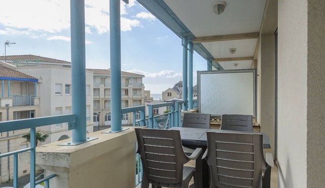 Cozy 2-Bedroom Apartment with Sea View, Balcony, Pool, Tennis, and Private Parking Near Beach