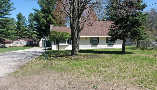 cozy 2 bedroom close to trails and boat launch three minutes