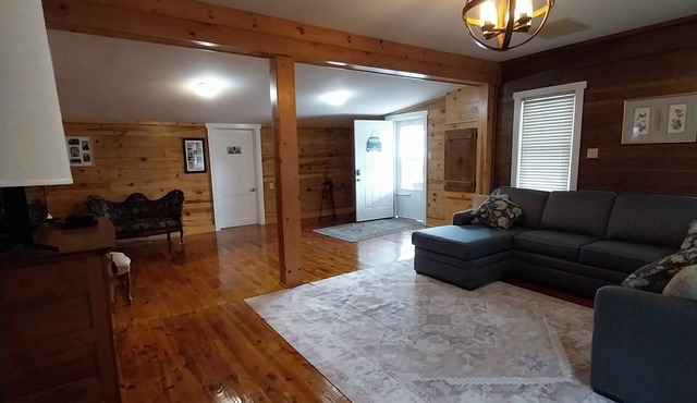 Cozy 2 bedroom 1,700 square ft home. Sleeps 4. Directly on the KY Bourbon Trail