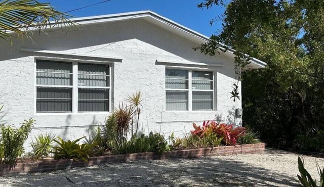Cozy 2 Bedroom 1 Bath Canal Front Home On Ramrod Key