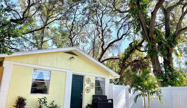 Cozy 2 Bedroom 12 Minutes from Clearwater Beach!