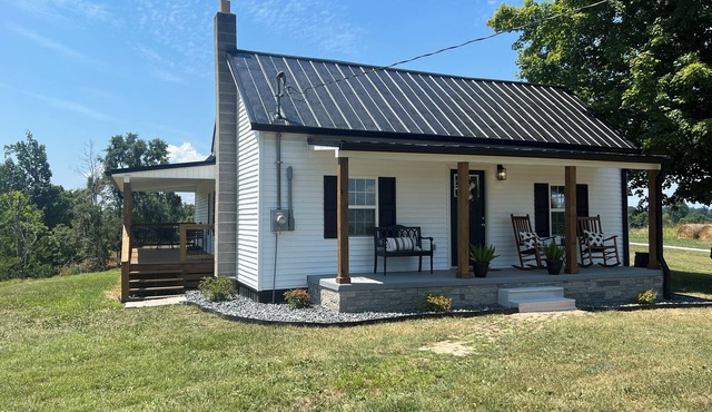 Cozy 2 bedroom/2 bath house located near lake with lots of privacy and parking!