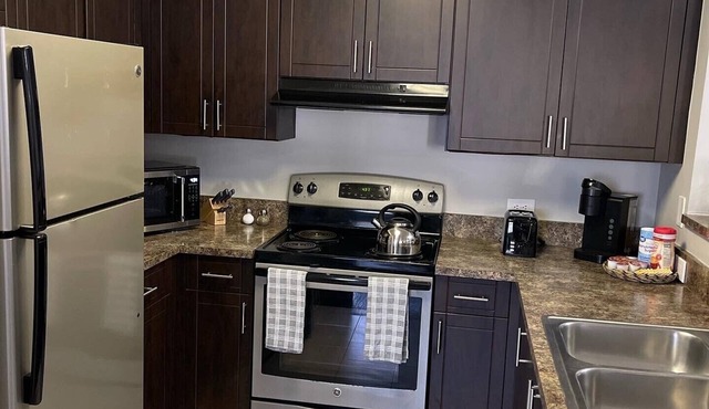 Cozy 2 bedroom 2 bath apt with pool & gym