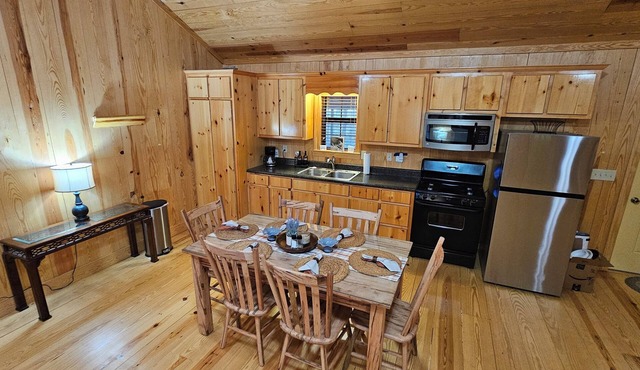 Cozy 2-bedroom 2 bath cabin located in the heart of Amish country.