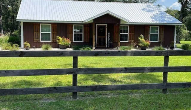 Cozy 2-bedroom, 2-bathroom retreat near HITS and the World Equestrian Center.
