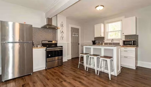 Cozy 2-Bedroom, 2 Bathroom Getaway