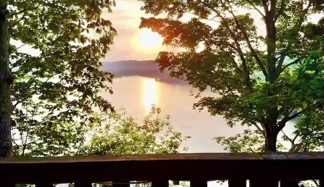 Cozy 2-bedroom A frame house with stunning lake views in quaint Somerset