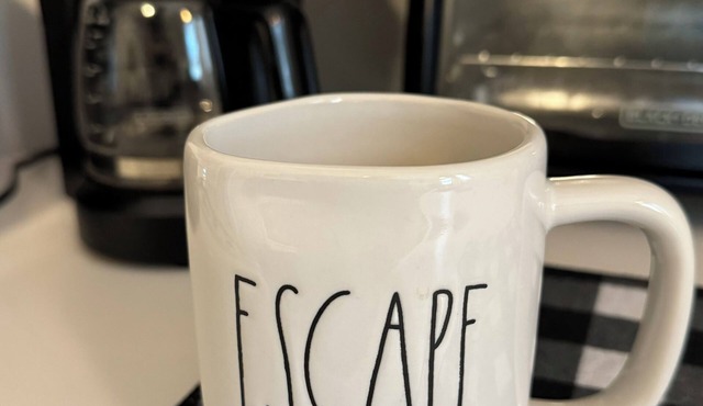 Cozy 2-bedroom apartment in peaceful East Rochester with WiFi, AC