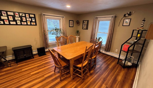 Cozy 2-bedroom apartment with some character in a nice neighborhood