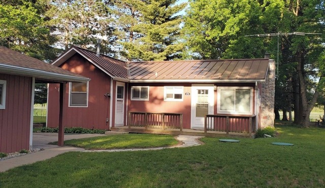 Cozy 2 Bedroom All Season Cottage on Montello Lake