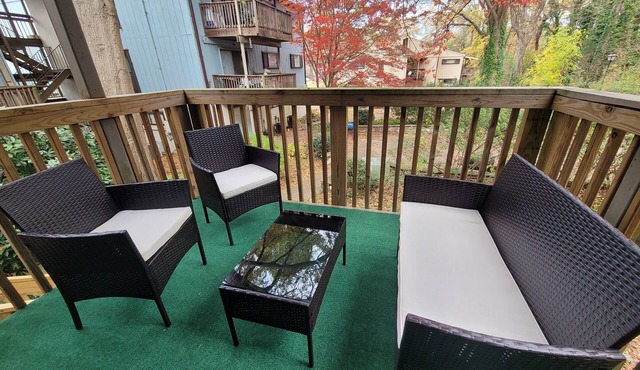 Cozy 2 bedroom and 2 full bathroom apartment in the heart of North Raleigh.