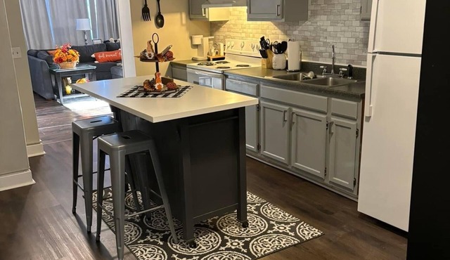 Cozy 2-bedroom apartment in downtown Big Stone Gap with views.